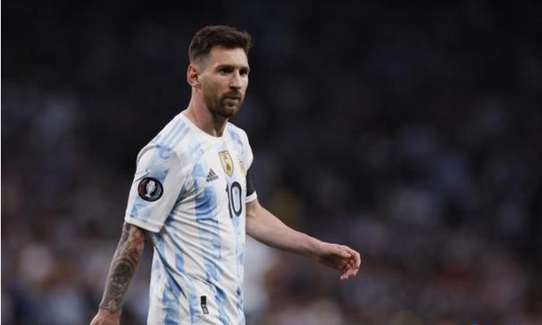 福建舰现已服役：部署在三亚某军港，具有重大作用和战略意义